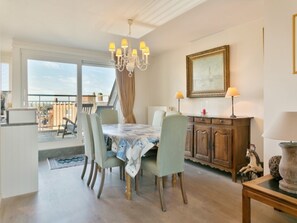 Apartment | Dining - Duplex in Knokke-heist With Sea Views (Knokke-Heist)