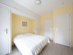 Huoneisto | 4 makuuhuonetta, silitysrauta/-lauta