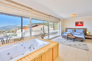 3 bedrooms, desk, soundproofing, iron/ironing board - Villa Buse (Kas)