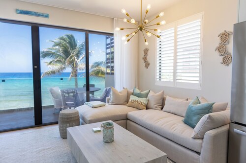 Silver Reef 10-Luxury beachfront unit with rooftop terrace & outdoor kitchen!