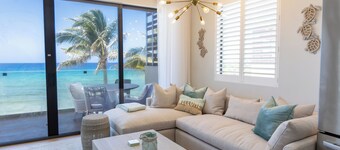 Silver Reef 10-Luxury beachfront unit with rooftop terrace & outdoor kitchen!