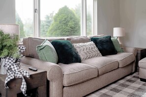 TV, offices - Christmas Tree Farm - Evergreen Escape (Berrien Center)