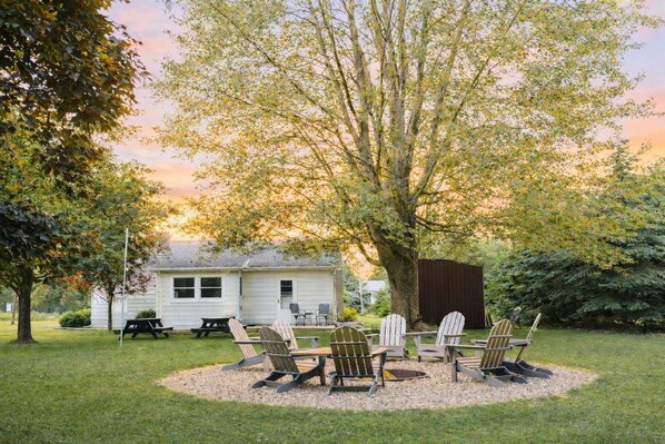 Property grounds - Christmas Tree Farm - Evergreen Escape (Berrien Center)