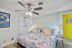 3 bedrooms, desk, iron/ironing board, free WiFi - Cozy Beach House - Just a 5-Minute Stroll to the Sandy Shore (Virginia Beach)