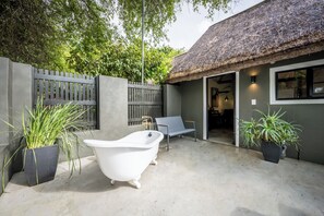 Suite | Kamar mandi | Handuk, sabun, sampo, dan tisu toilet