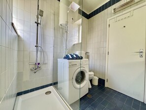 Shower, hair dryer, towels - Vilamoura Central 10 by Homing (Loulé)