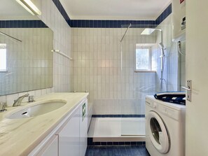 Shower, towels