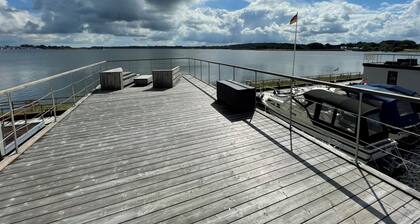 Hausboot Walfisch für 5 Pers, mit Dachterrasse in Schleswig