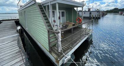 Hausboot Walfisch für 5 Pers, mit Dachterrasse in Schleswig