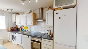 Kühlschrank, Mikrowelle, Ofen, Geschirrspüler