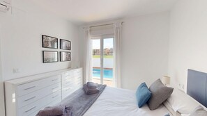 2 bedrooms, in-room safe, free WiFi, bed sheets
