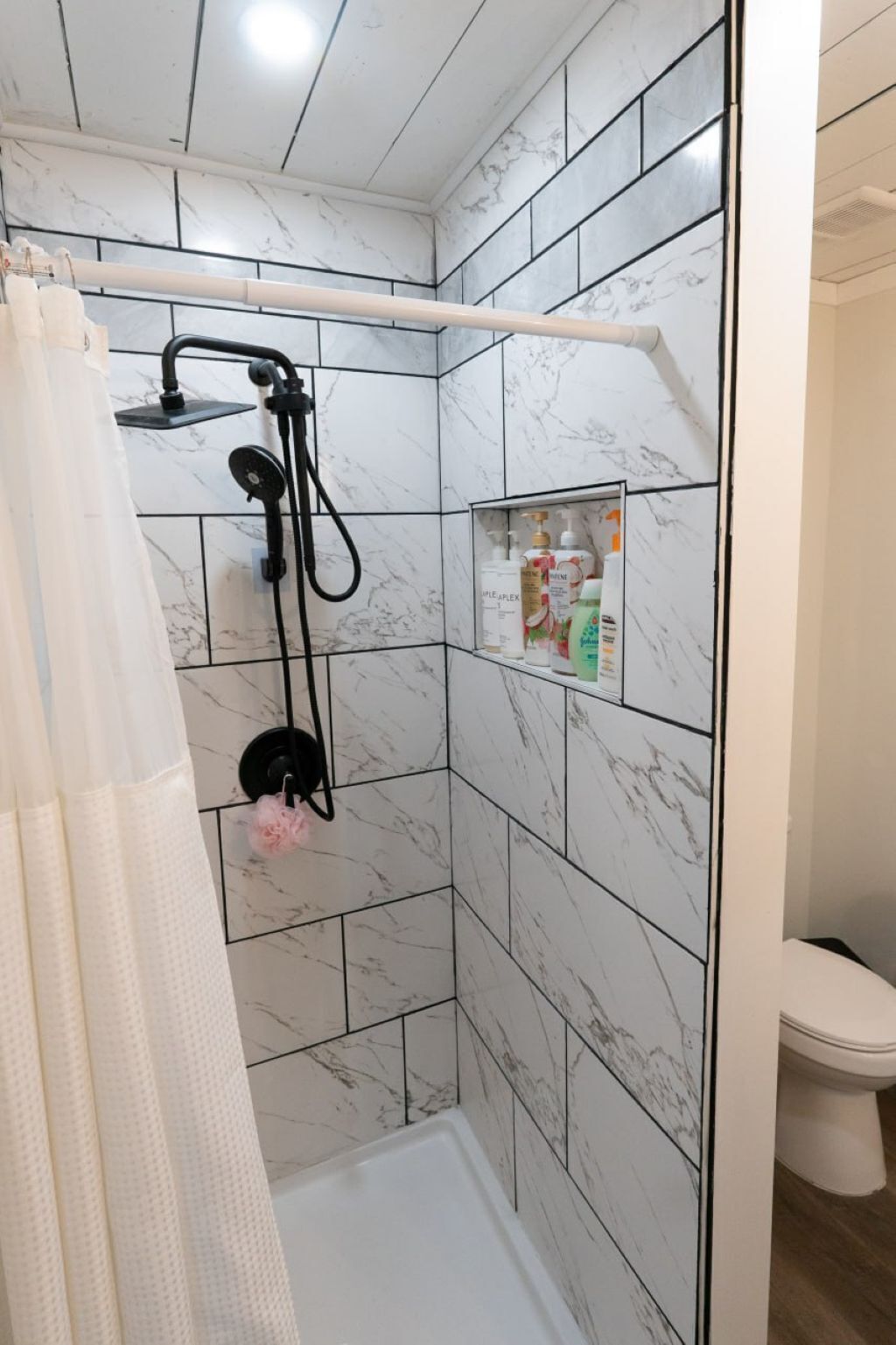 Handtücher, Seife, Shampoo, Toilettenpapier