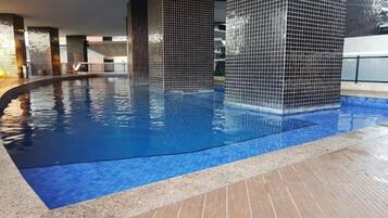Apartemen Basic | Kolam renang | 2 kolam renang indoor dan 2 kolam renang outdoor