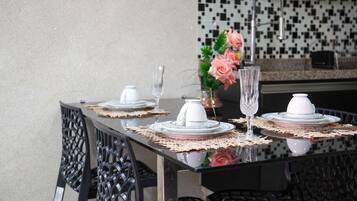 Basic Apartment | Dining