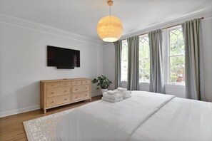 4 bedrooms, desk, iron/ironing board, free WiFi