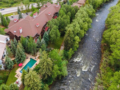 Spacious Townhome at base of Beaver Creek | B201