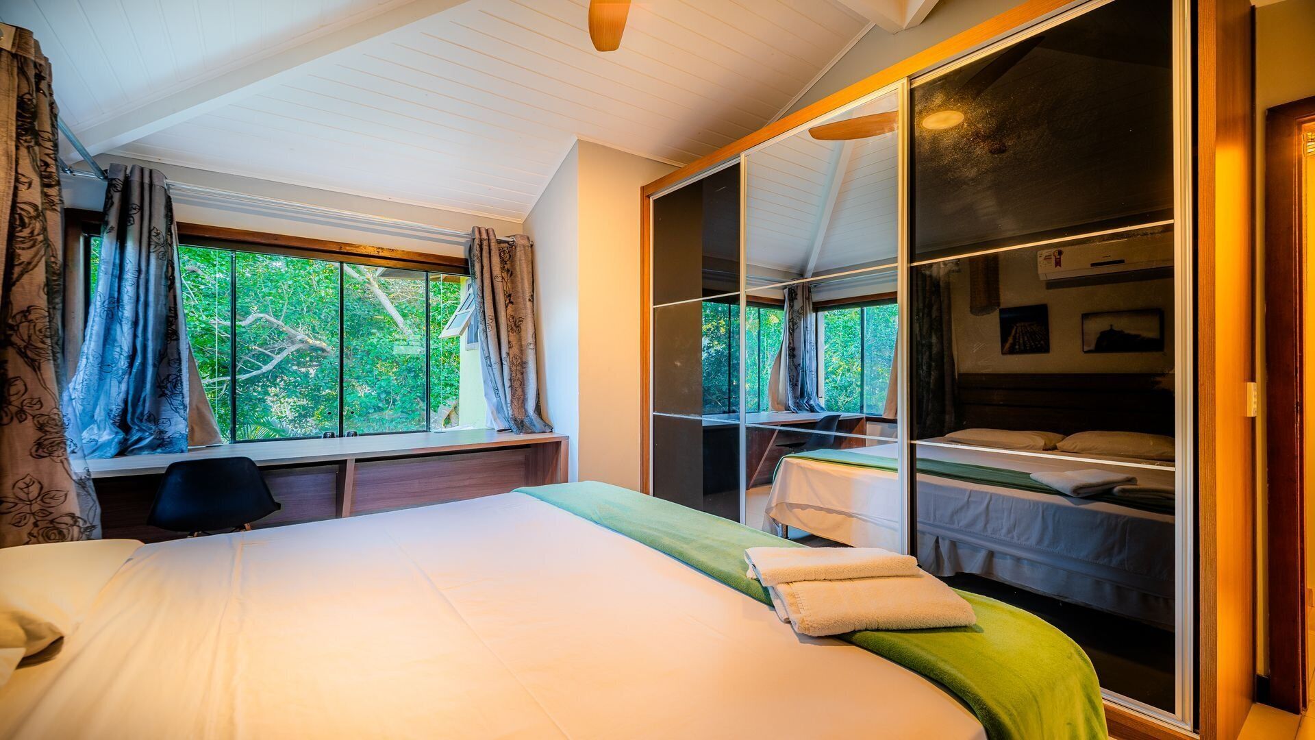 4 bedrooms, individually decorated, individually furnished