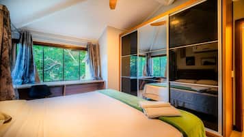 4 bedrooms, individually decorated, individually furnished