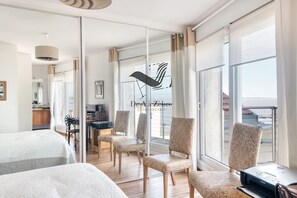 4 bedrooms, iron/ironing board, free WiFi