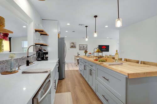 Secluded Hill Country Oasis: Pool, Spa, Sauna and Stargazing