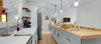 Secluded Hill Country Oasis: Pool, Spa, Sauna and Stargazing