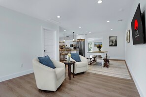 テレビ、暖炉、テレビゲーム