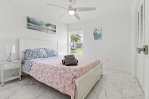 4 bedrooms, desk, iron/ironing board, travel cot