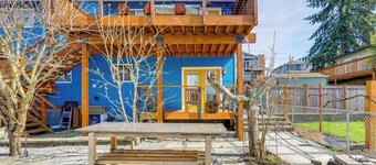 8 Mi to Pike Place Market: Unit Near Bus & Park