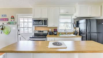 House (2 Bedrooms) | Interior