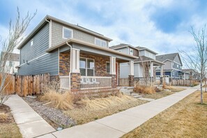 House (3 Bedrooms) | Interior - Perfect for Families! Quiet Aurora Home (Aurora)