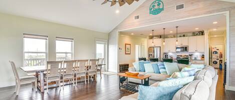 House (4 Bedrooms) | Front of property