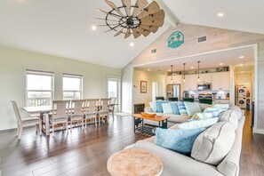 House (4 Bedrooms) | Interior