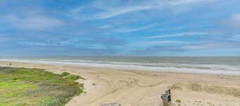 Gulf Views: Beachfront Bolivar Peninsula Escape!