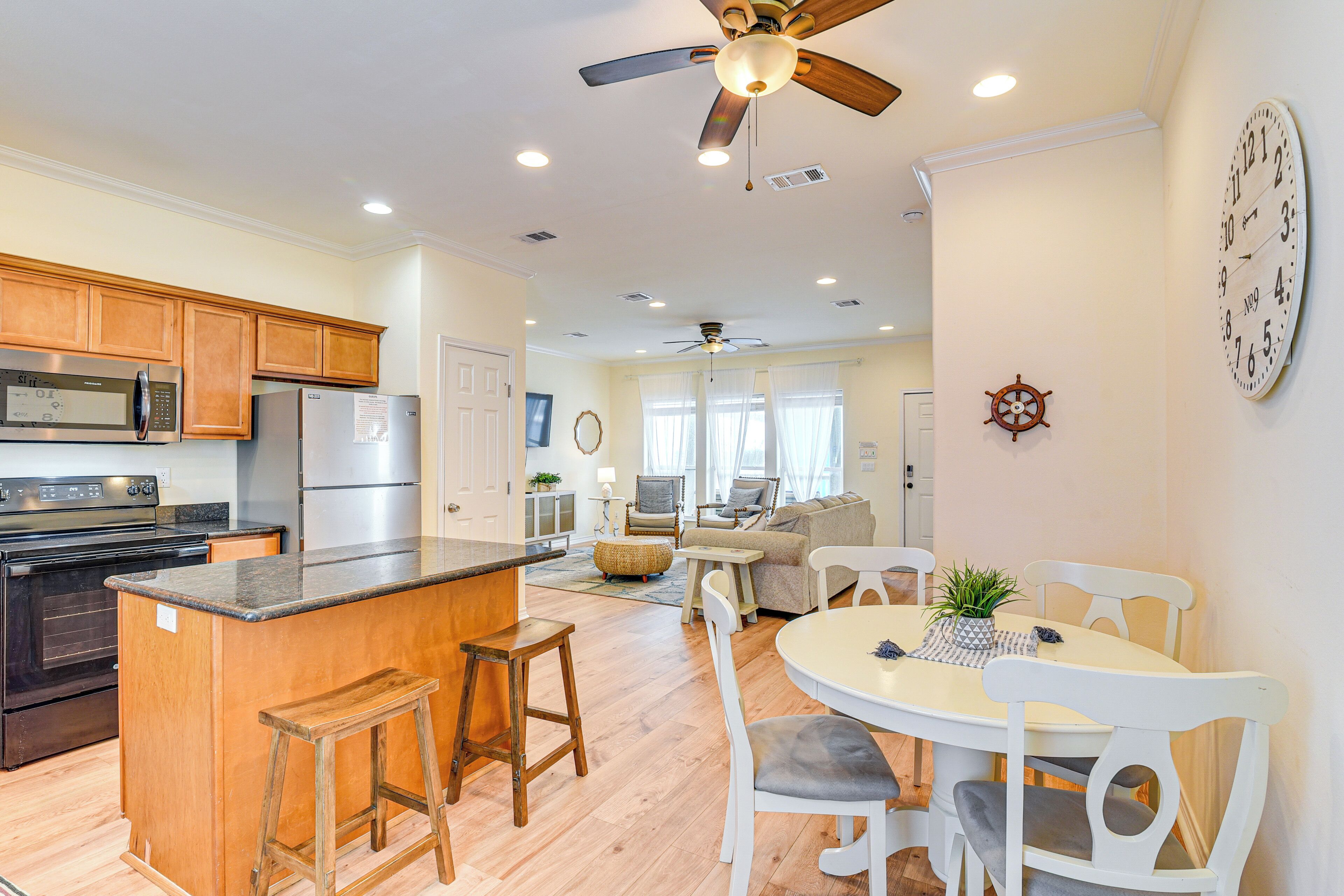 House (3 Bedrooms) | Interior