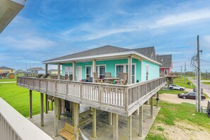 House (3 Bedrooms) | Interior - Gulf Views: Beachfront Bolivar Peninsula Escape! (Port Bolivar)