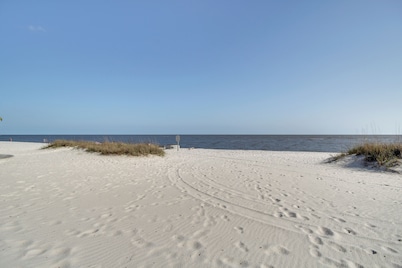 Near Beach & Casinos: Biloxi Condo w/ Pool Access
