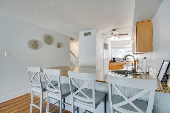 Apartment (2 Bedrooms) | Interior - < Half Mi to Gulf: Biloxi Condo w/ Patio! (Biloxi)