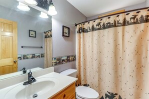 House (2 Bedrooms) | Interior - 5 Mi to Cherokee Lake: Pet-friendly Cabin w/ Deck! (Murphy)
