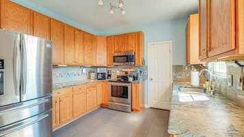 House (3 Bedrooms) | Interior