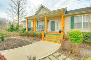 Interior - Private Deck & Views: Rural Virginia Escape (Gordonsville)