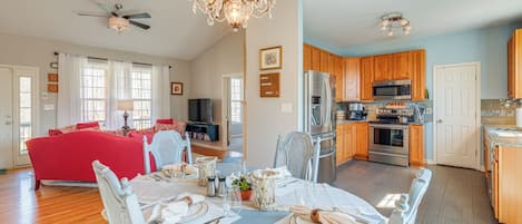 House (3 Bedrooms) | Interior