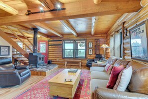 House (3 Bedrooms) | Interior