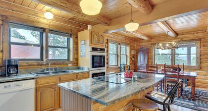 18 Mi to Royal Gorge: Peaceful Mtn Cabin w/ Porch!