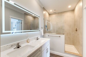 House (3 Bedrooms) | Interior - Furnished Screened Porch: Baypoint Resort Home! (Marblehead)