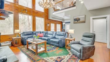 House (5 Bedrooms) | Interior