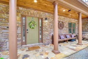 House (5 Bedrooms) | Interior