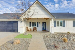 House (4 Bedrooms) | Interior - Walk Downtown: Remodeled Home in Murphys w/ Yard! (Murphys)