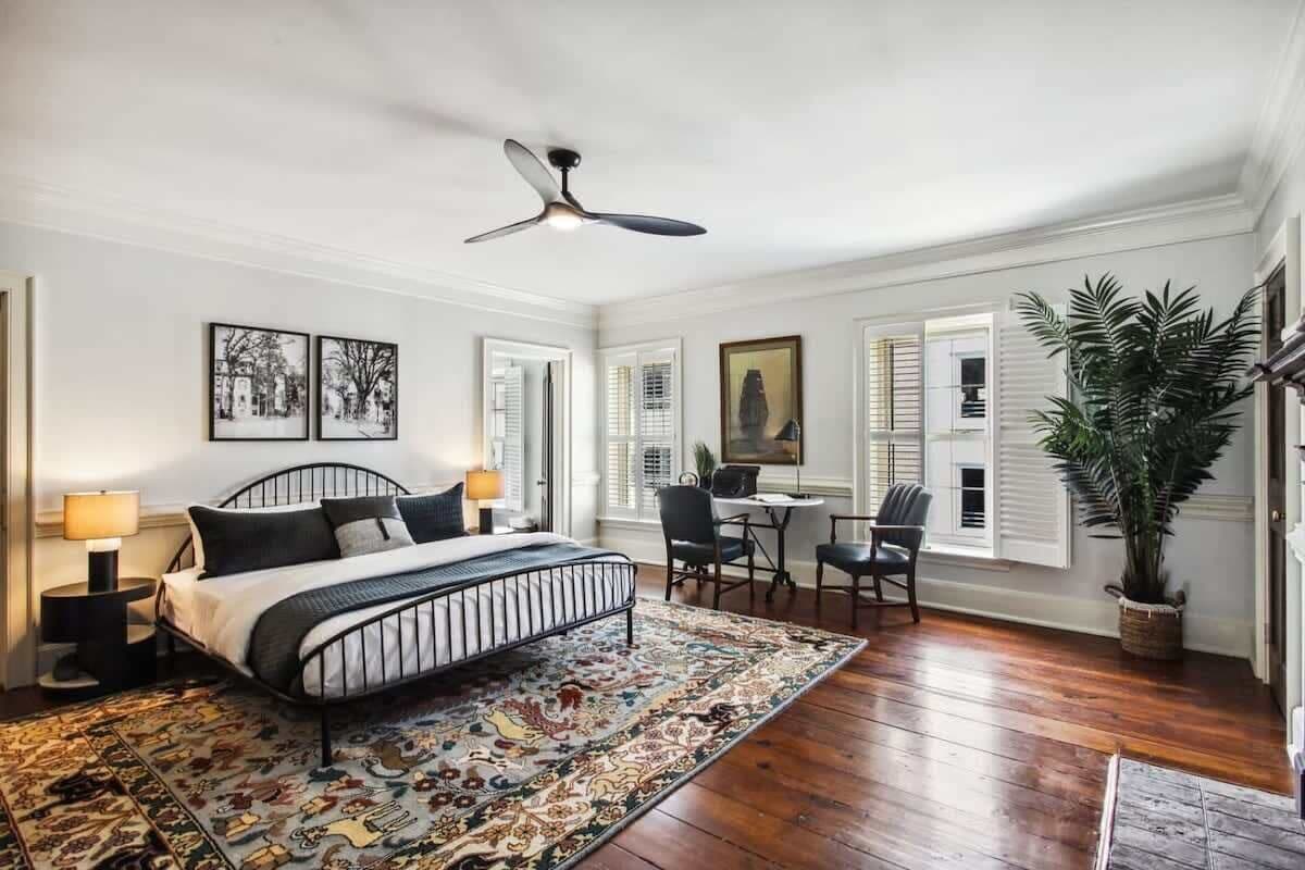 10 bedrooms, iron/ironing board, free WiFi, bed sheets
