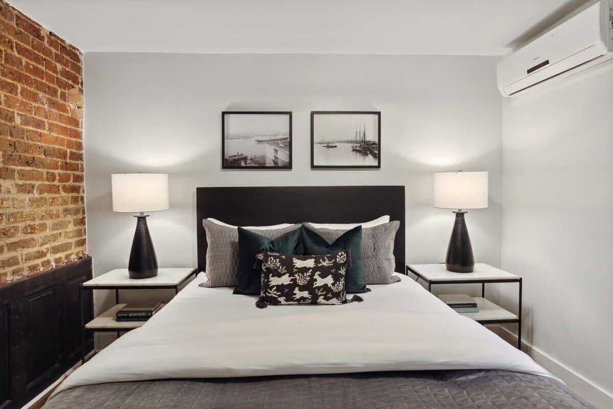 10 bedrooms, iron/ironing board, free WiFi, bed sheets