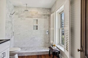 Unclassified image, 3 of 64, button